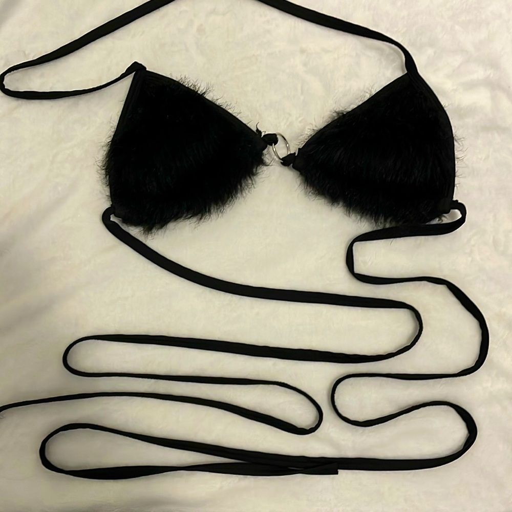 BLACK- FLUFFY- BRA- RAVE- CUTE - SEXY -BRA STRAPPY- SILVER RING CONNECTOR